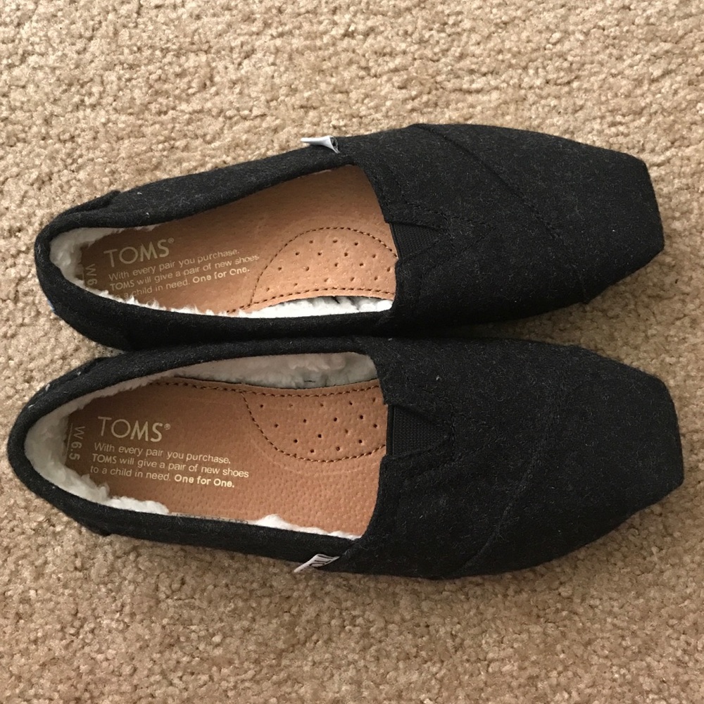 Brand New Black Woolen TOM'S Size 6.5